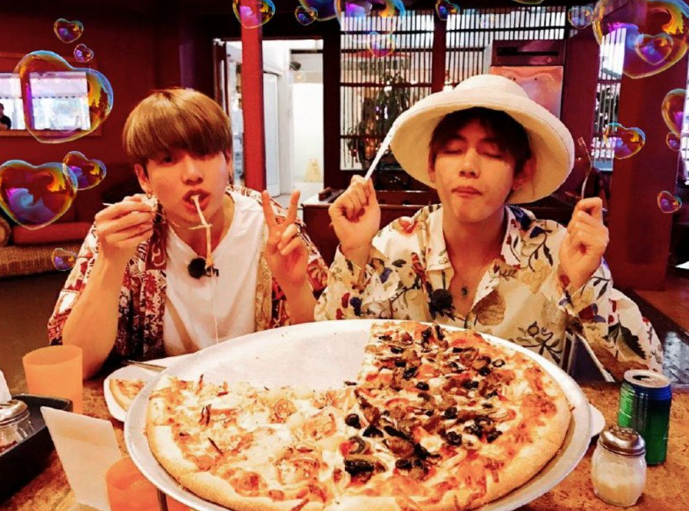 Тэ и Чонгук из BTS