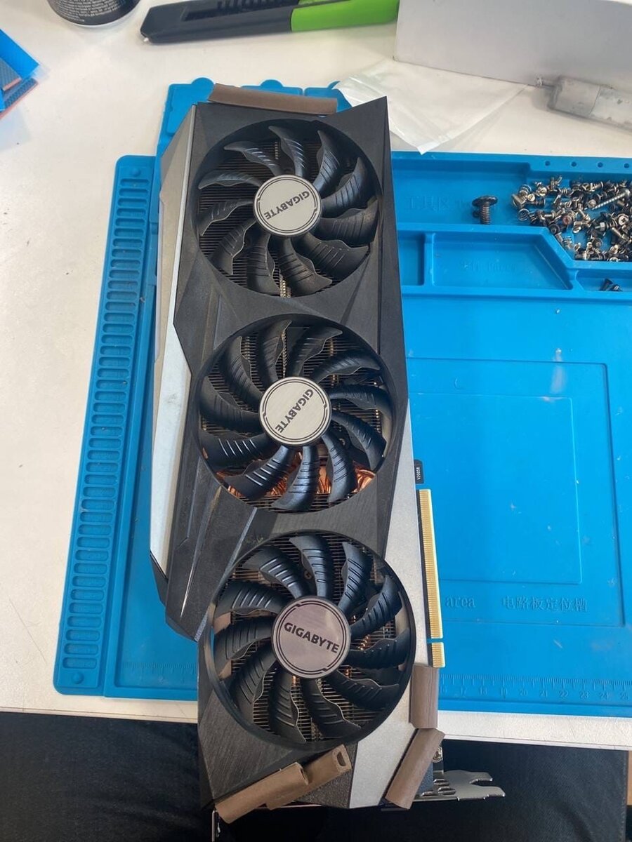 Фото лицевой стороны видеокарты