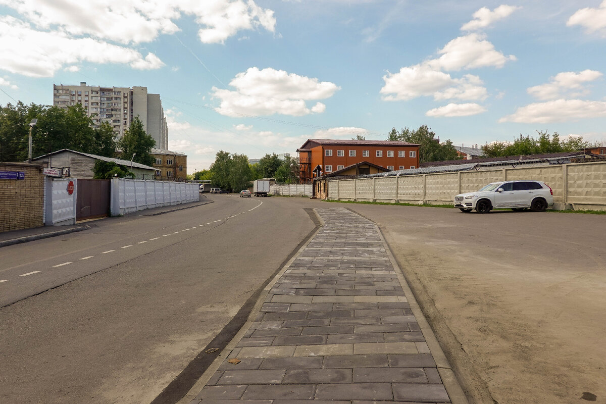 Побывал на набережной имени великого Говорухина в Москве и стало обидно.  Еще бы мусорный полигон в честь него назвали | Горожанин | Дзен