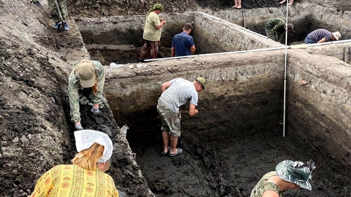    Студенты НИУ БелГУ на раскопках столицы Харазского Каганата© Фото предоставлено пресс-службой НИУ "БелГУ"