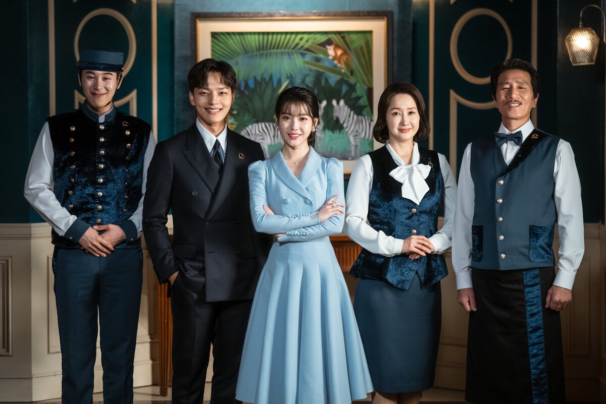 Кадр дорамы "Отель "Дель Луна"