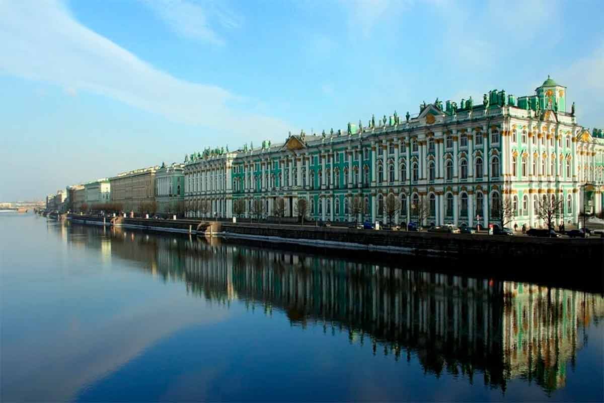 Г санкт петербург какая. Эрмитаж Дворцовая набережная. Зимний дворец Санкт-Петербург с Невы. Город на Неве зимний дворец. Зимний дворец Петра Санкт-Петербург.