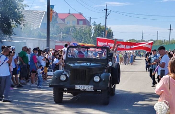    В Саратовской области прошел парад сельскохозяйственной техники с ретро-экземплярами