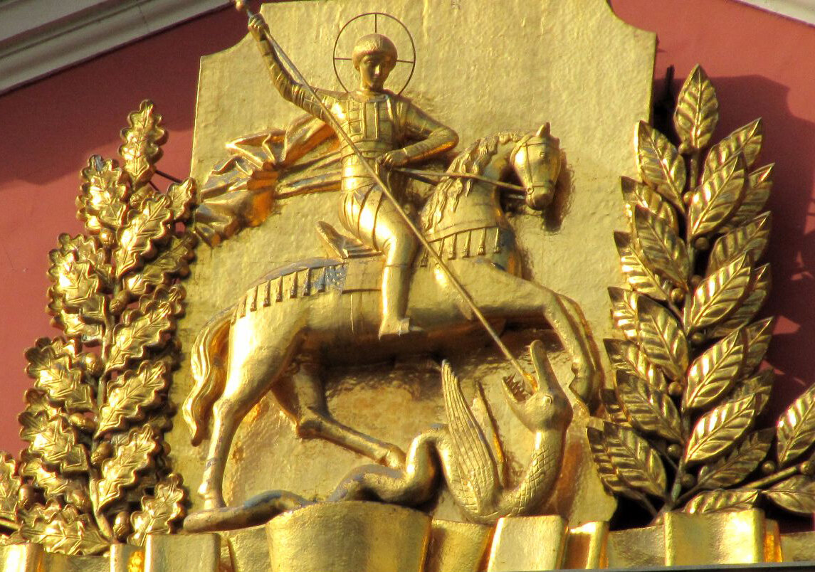 Герб Москвы - Георгий Победоносец на здании Мэрии Москвы - ул. Тверская, 13.