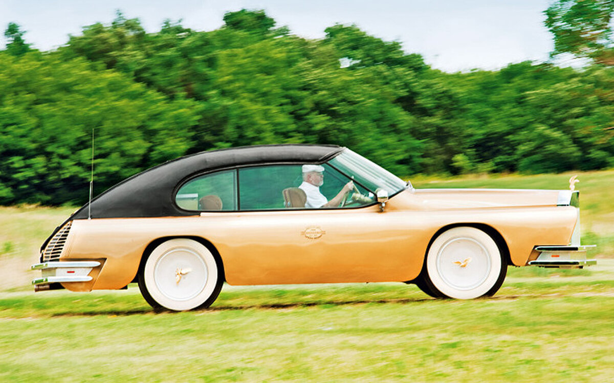 Mohs Ostentatienne Opera sedan