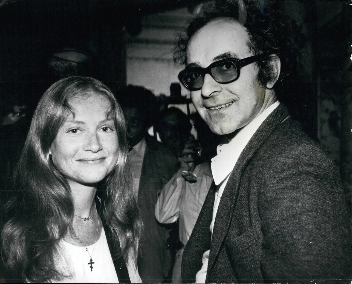    В 1950 году Жан-Люк Годар с друзьями стал выпускать журнал, в котором публиковались рецензии о кино / globallookpress.com / Keystone Pictures USA/ZUMAPRESS.com