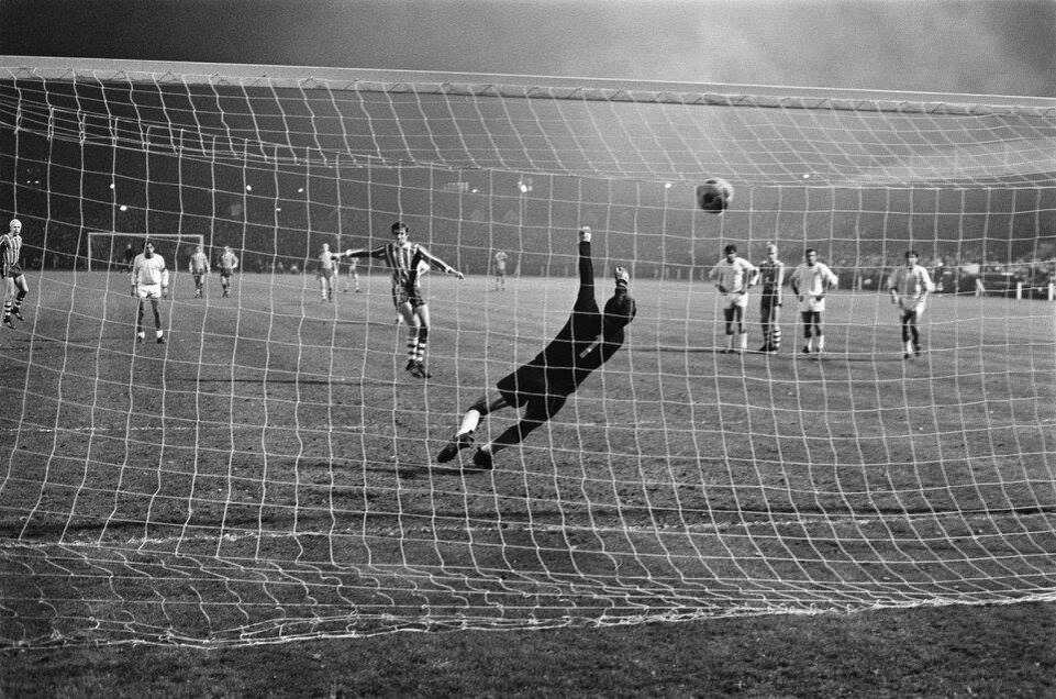 Эпизод с пенальти, в матче 1/8 финала между ПСВ и Ромой