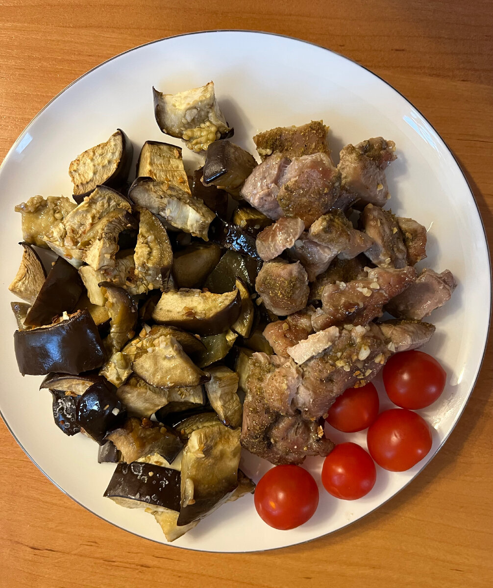 Баклажаны и филе бедра индейки. Фото автора 