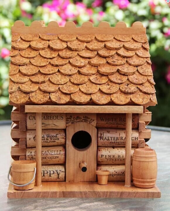 Красивый декоративный теремок