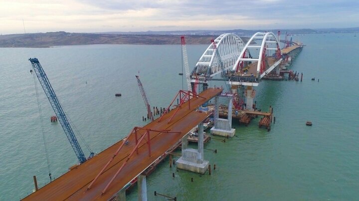 KRYMSKY_BRIDGE/GLOBALLOOKPRESS