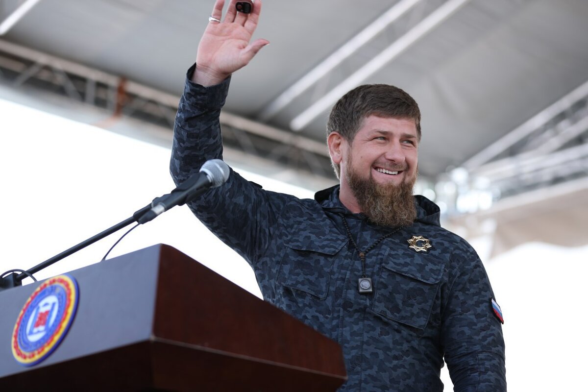 Источник: https://chechnya.gov.ru/wp-content/uploads/2017/05/RK_Gonka_Geroev_NV_05_2017.jpg