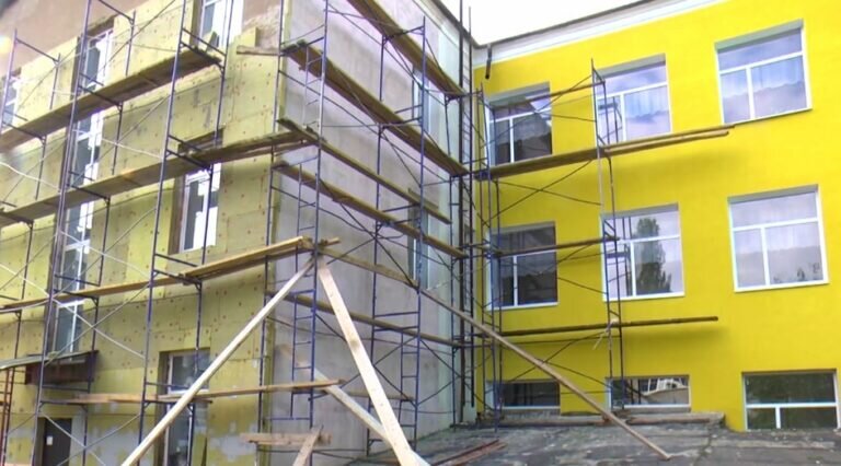    В Перевальской школе искусств ЛНР строители Оренбуржья ремонт закончили раньше срока Андрей Севостьянов