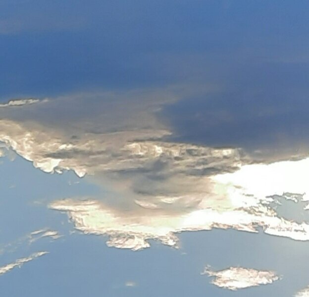 Видела фото затмения в интернете. А у нас тучи закрыли.