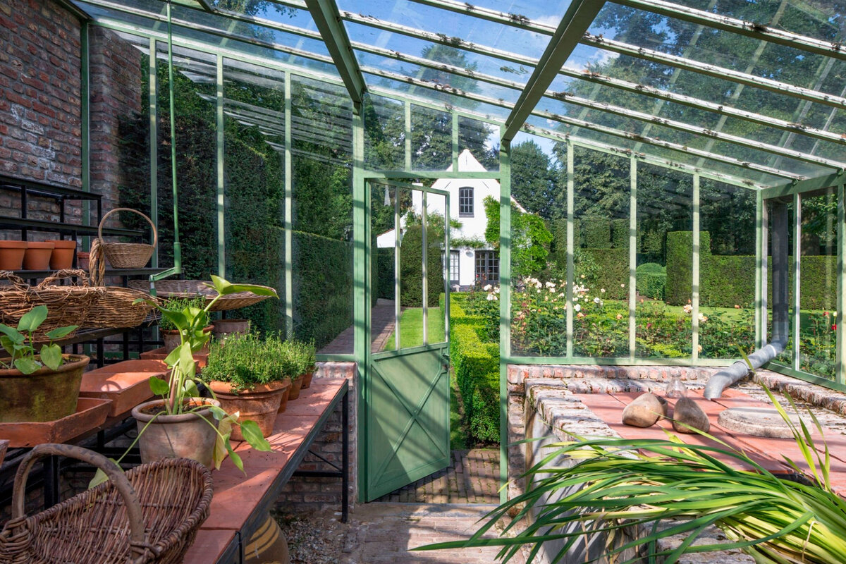 Вариант пристенной теплицы.