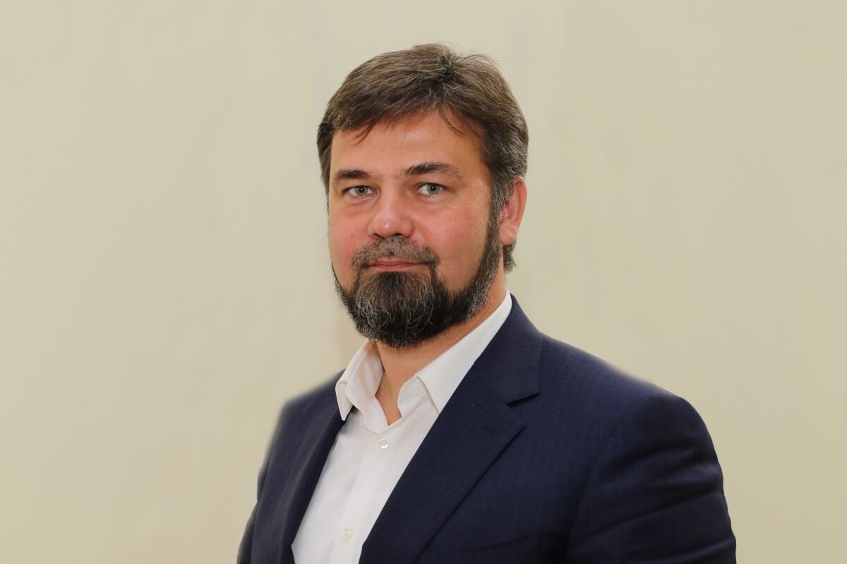    Сергей Пляскин занимал должность заместителя главы данной комиссии 2 года Арина Полтанова