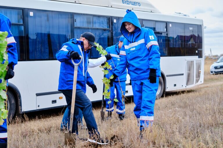    Волонтеры «Газпромнефть-Оренбурга» заложили в Бердянке тополиную рощу Марина Шарт