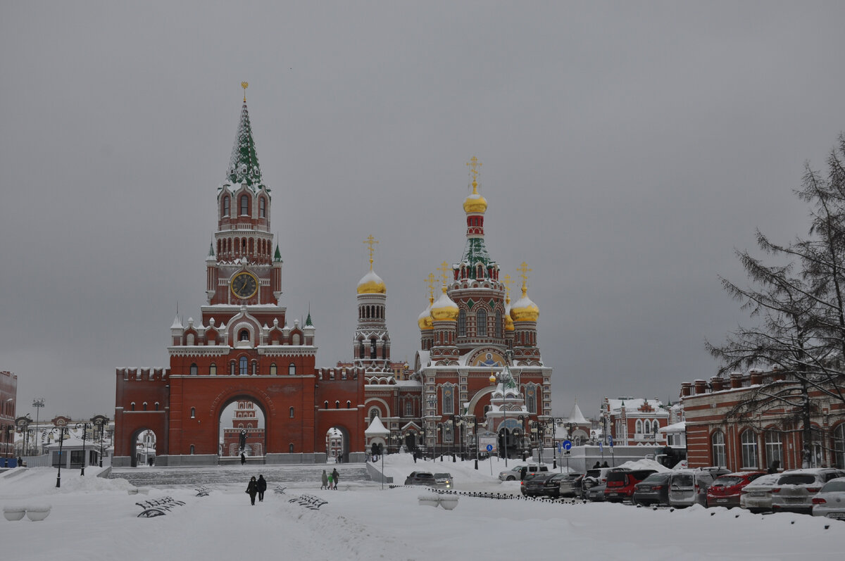 Площадь Республики и Пресвятой Девы Марии. 