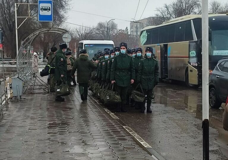    С вокзала Оренбурга отбыла очередная группа призывников к месту несения службы Марина Шарт