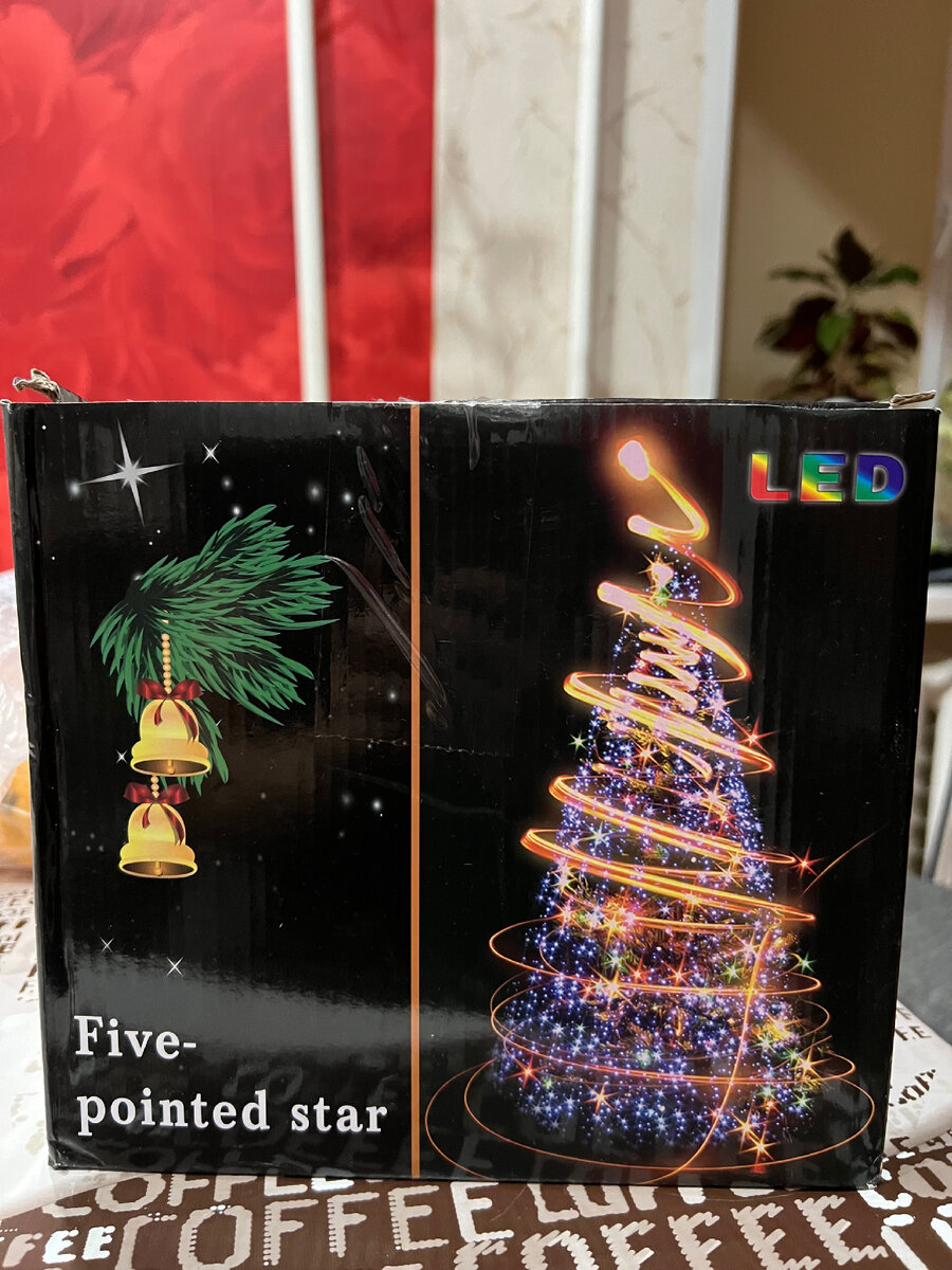 Вот такая коробочка приходит к нам со склада