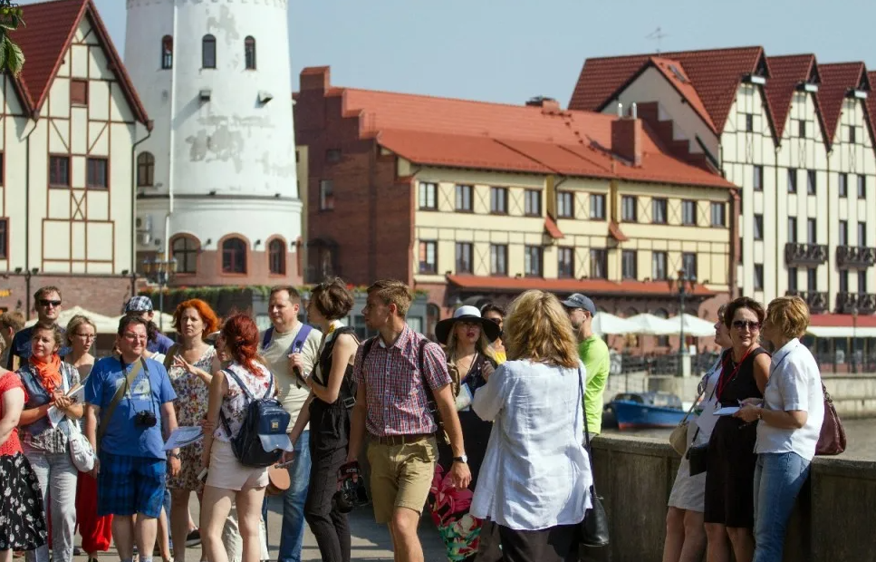 Рыбная Деревня  всегда многолюдна