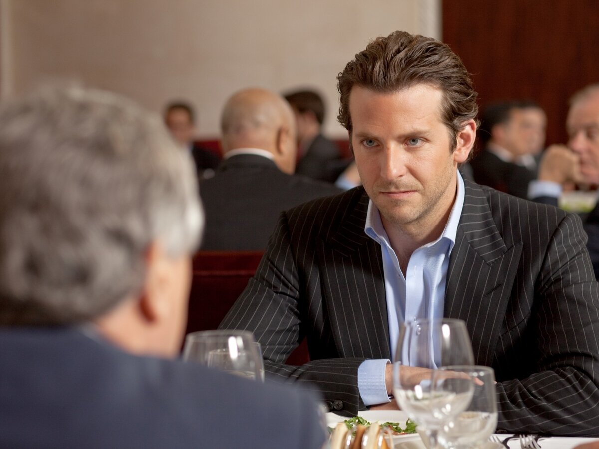 Кадр переговоров из фильма "Области тьмы" (2011г.) (Яндекс.Картинки)