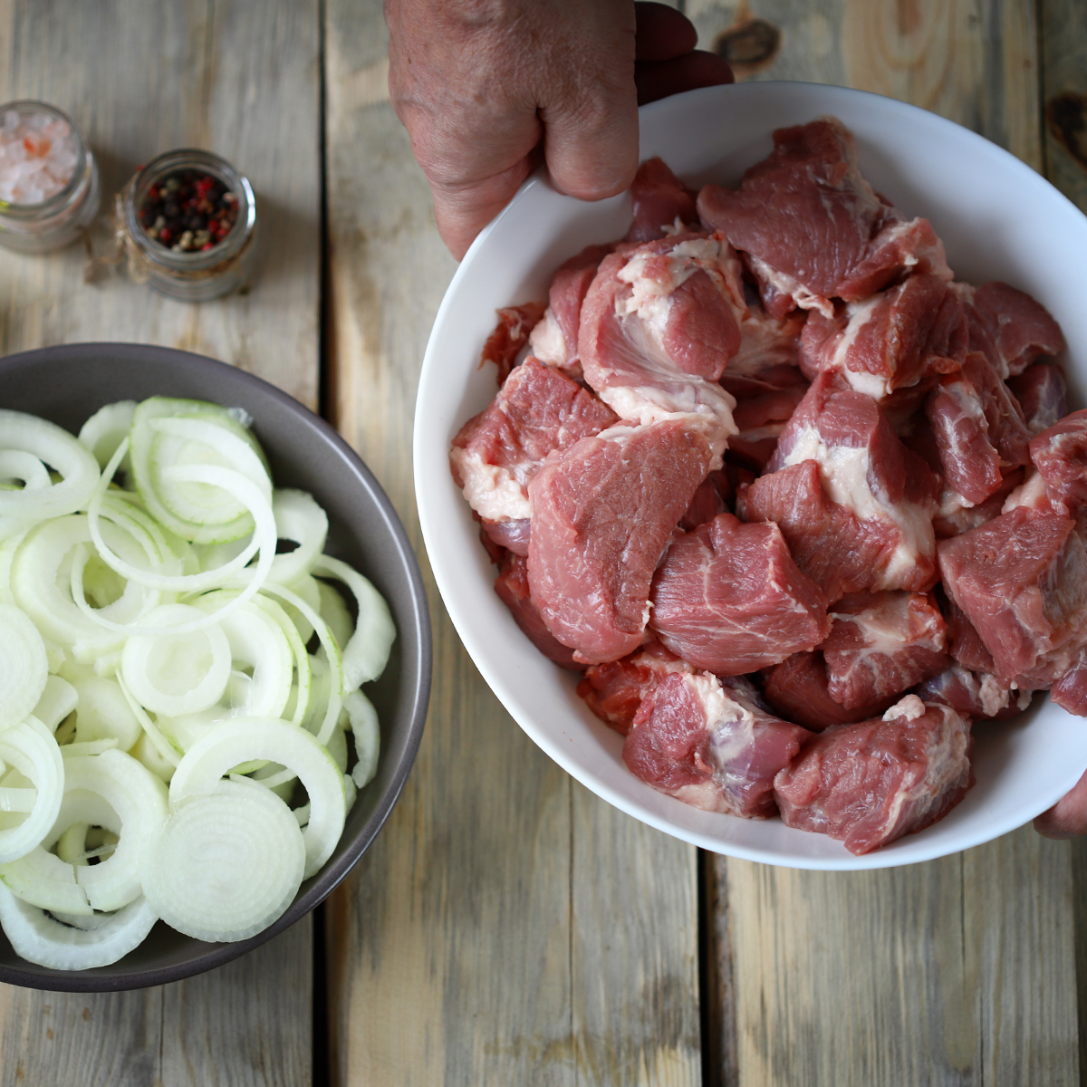 Как выбрать мясо для шашлыка из свинины