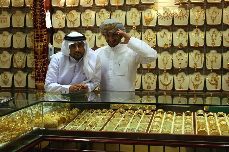 Где золото дубай. Gold Souk Дубай. ОАЭ золотой рынок в Дубае. Абу Даби золотой рынок. Golden Suk из Дубаи.