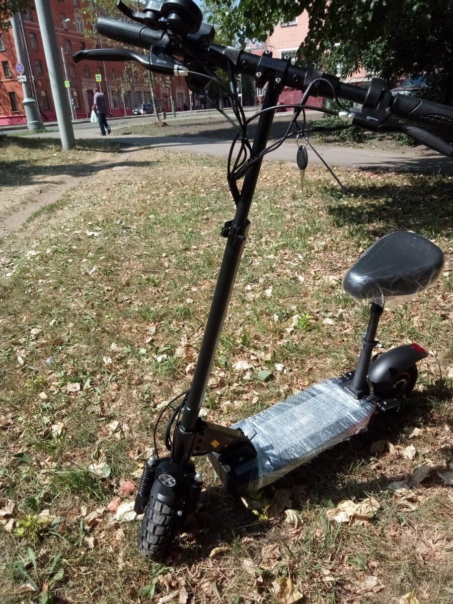 KUGOO M4 еще в обертке.. Тоже подвеска неплохая. Но попроще.