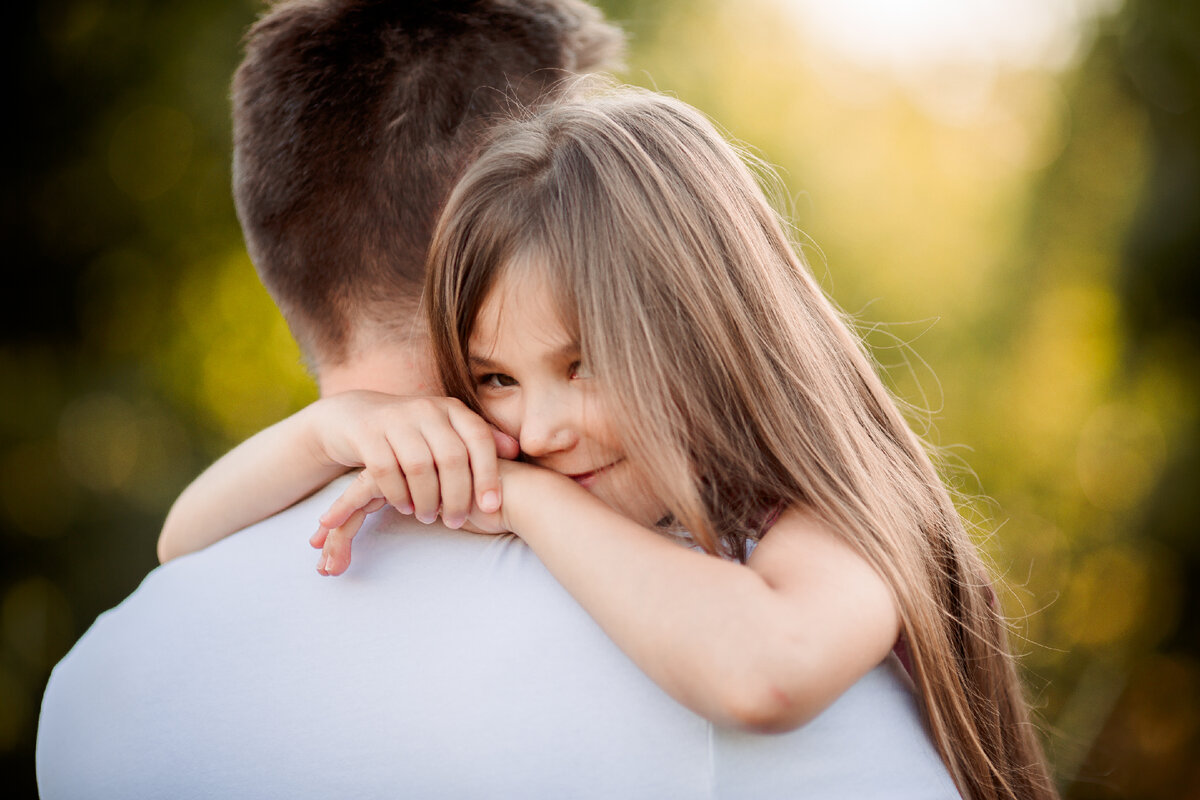 Мои любимые: муж с нашей старшей дочкой ))