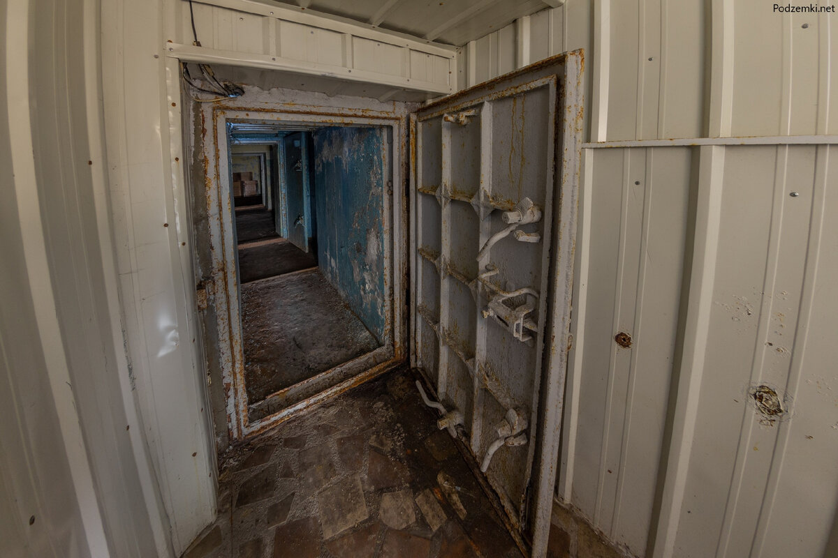 Кафе бункер шахты. Кафе бункер. Бункер 95. Вечерний квартал бункер. Бункер 95.