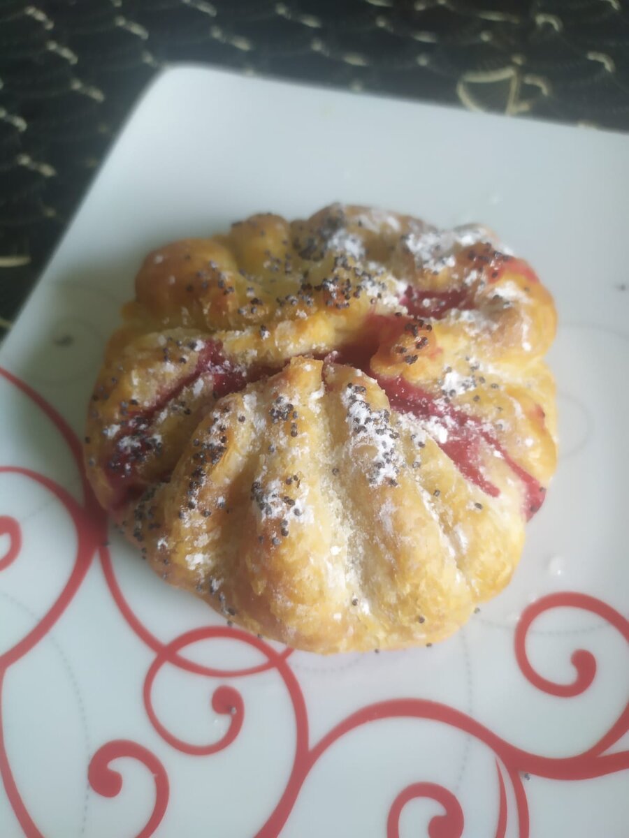 Потрясающая слойка с вишней!