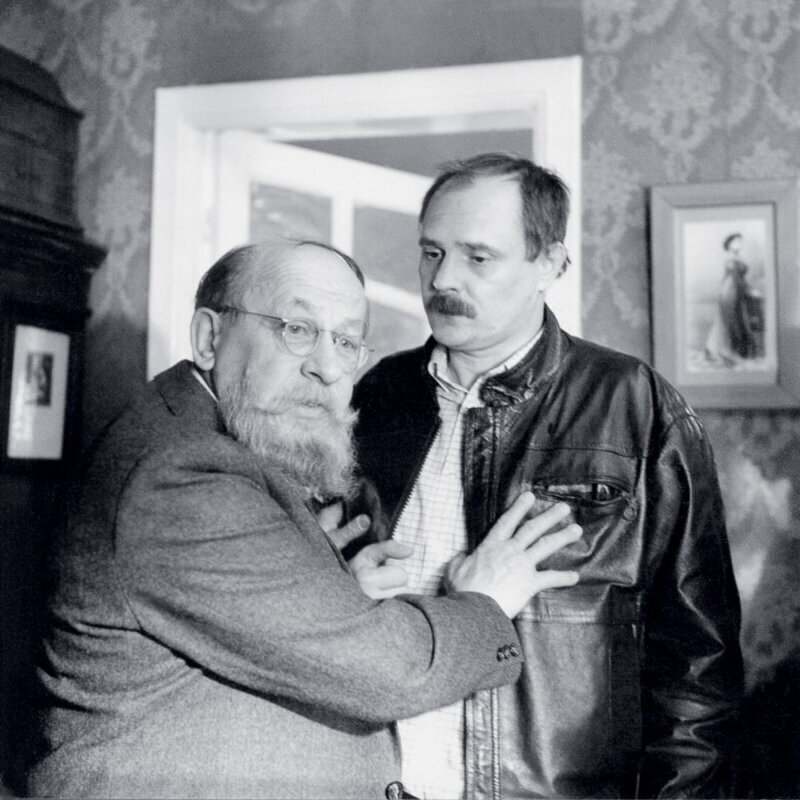 – Не читайте до обеда советских газет! – Все отнять и поделить! – Котов душили, душили… – Разруха не в клозетах, а в головах! – Абырвалг. – Человеку без документов строго воспрещается существовать.-5-2