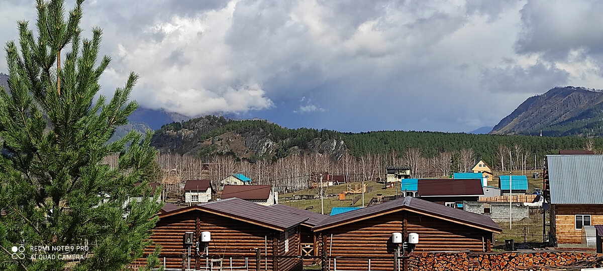 Шикарный вид с крыльца домика