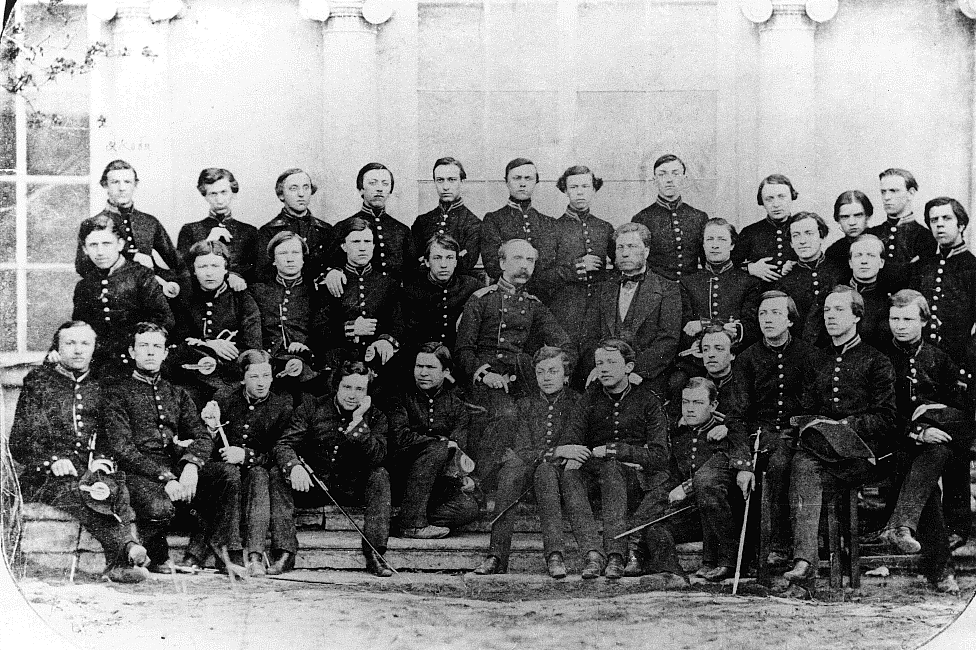 Выпускники Училища правоведения, 1859 г. Чайковский седьмой слева в первом ряду. Узнали?