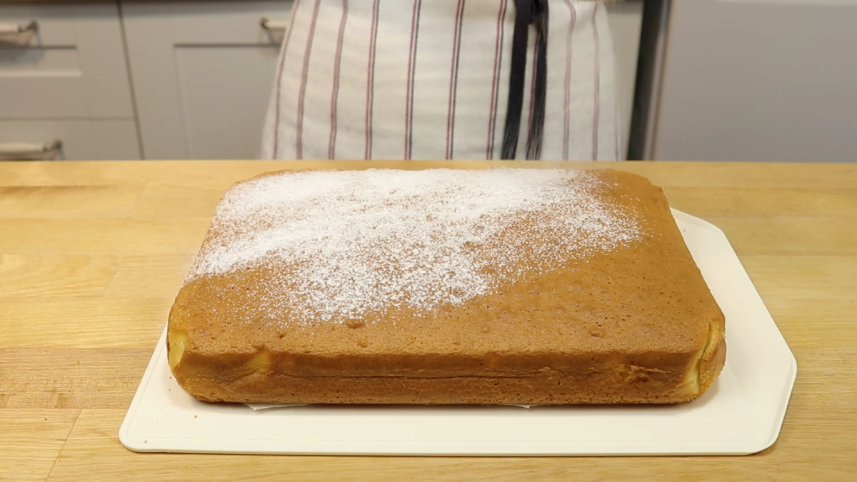 Готовлю знаменитый горячий молочный пирог (Hot Milk Cake)или пирог на  горячем молоке, и пирог и бисквит | Ольга Шобутинская | Дзен