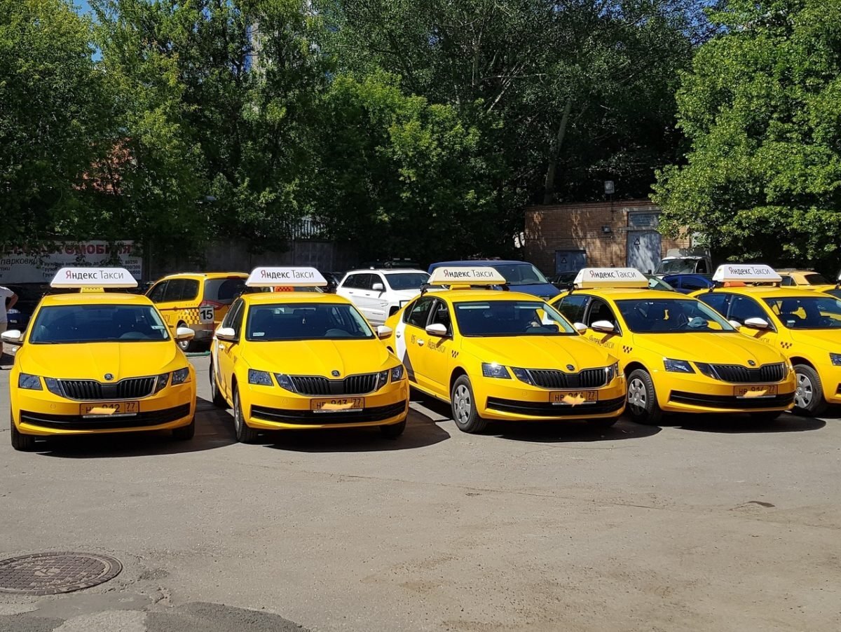 Аренда такси на газу. Машина "такси". Такси парк. Желтое такси.