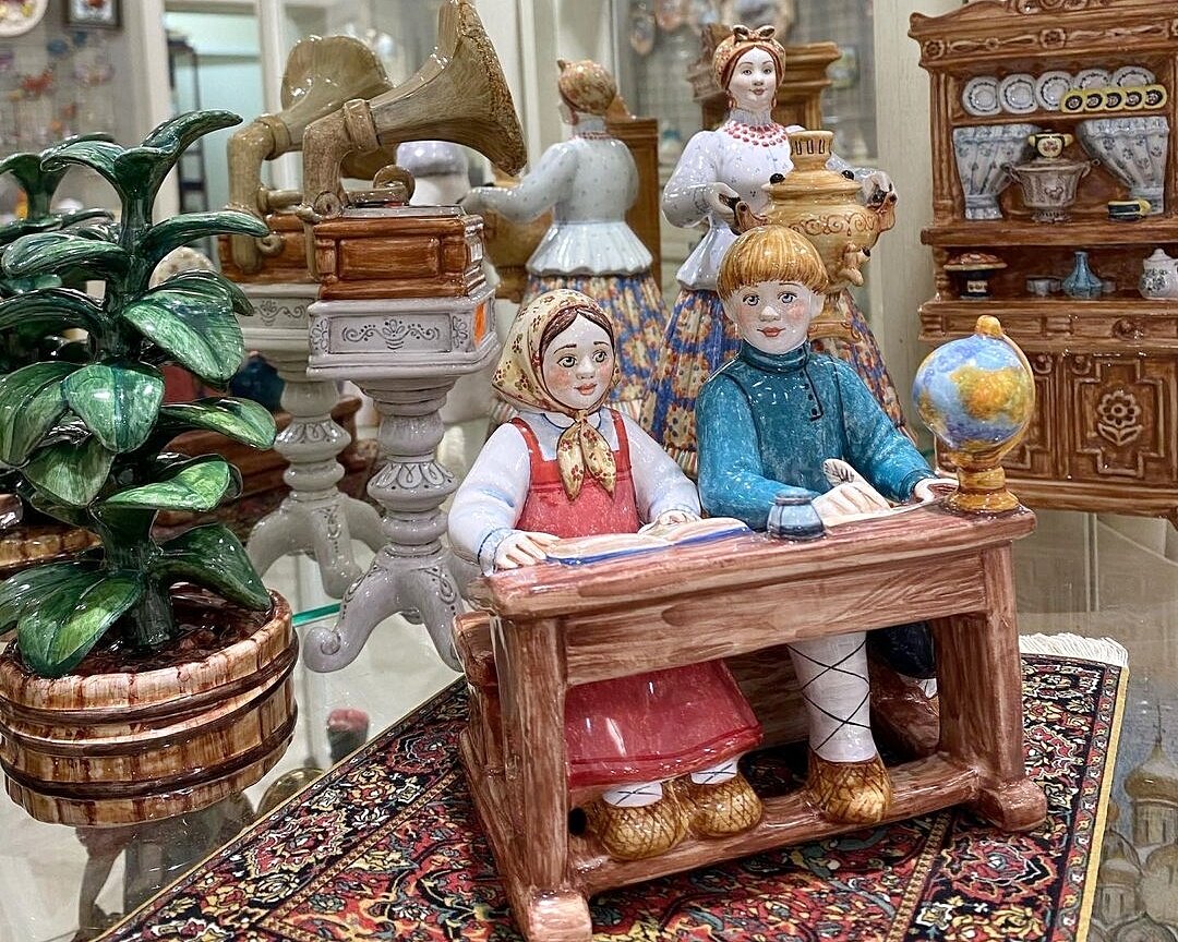 @https://www.instagram.com/majolica_gallery/ 