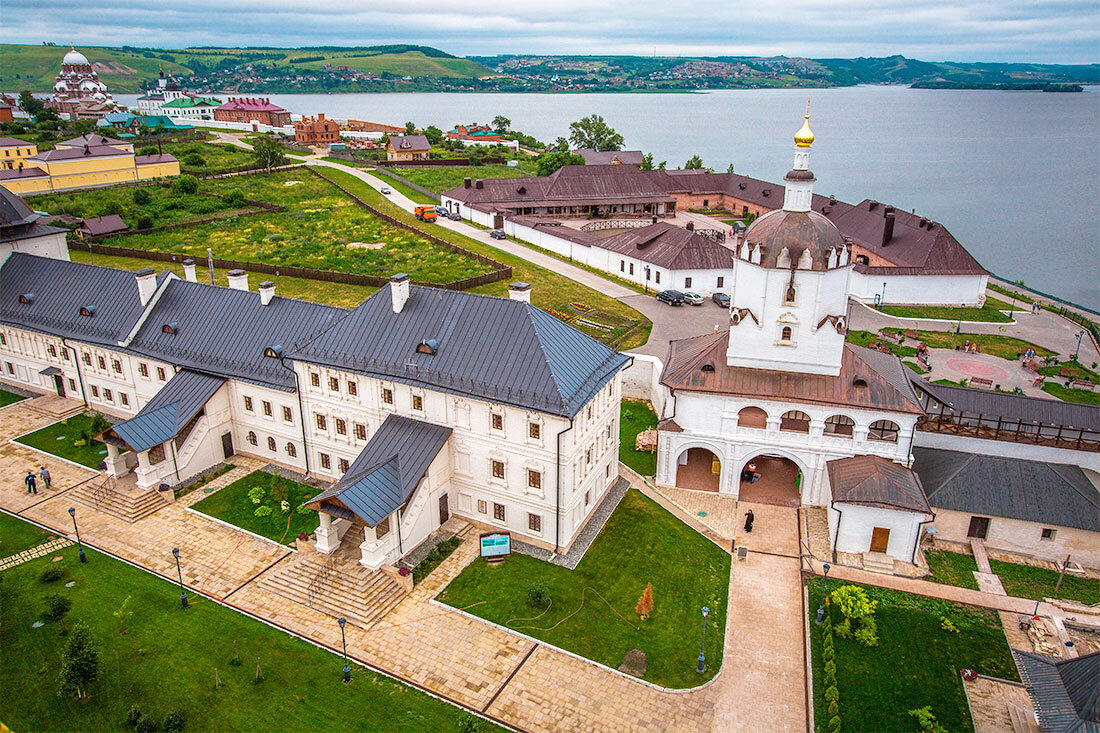 Государственный историко-архитектурный и художественный музей-заповедник «Остров-град Свияжск» 
