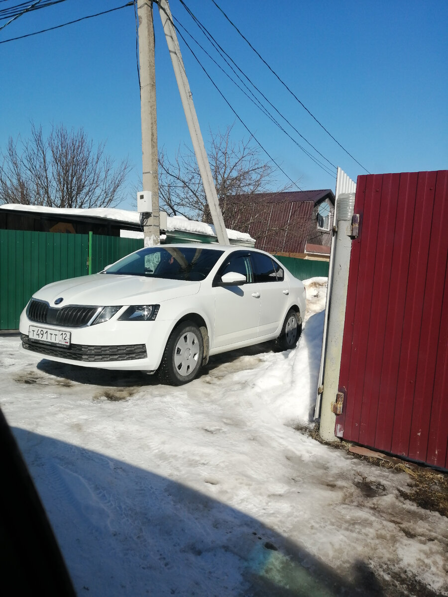 Угрозы возымели действие. Теперь машину ставят нормально. 