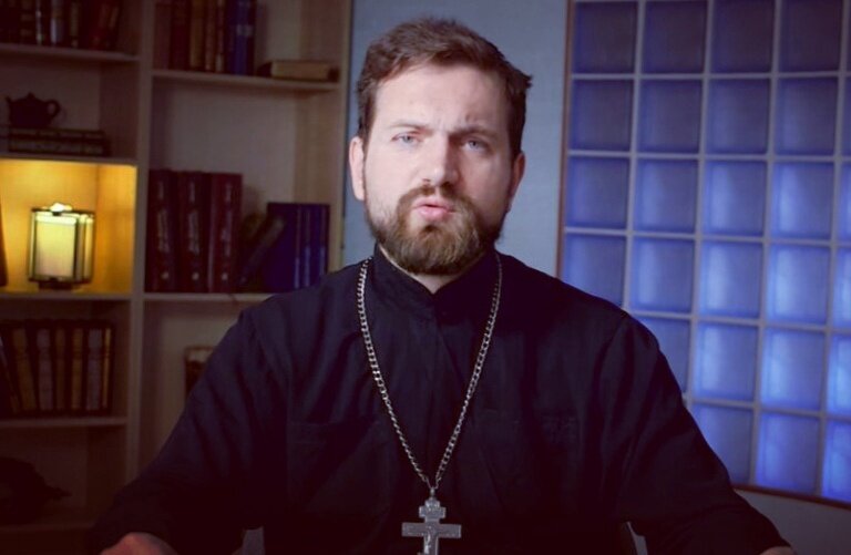 Стахий Колотвин — иерей, настоятель церкви Воздвижения Креста Господня в Митино, участник различных телепроектов на каналах «Спас» и «Союз». 