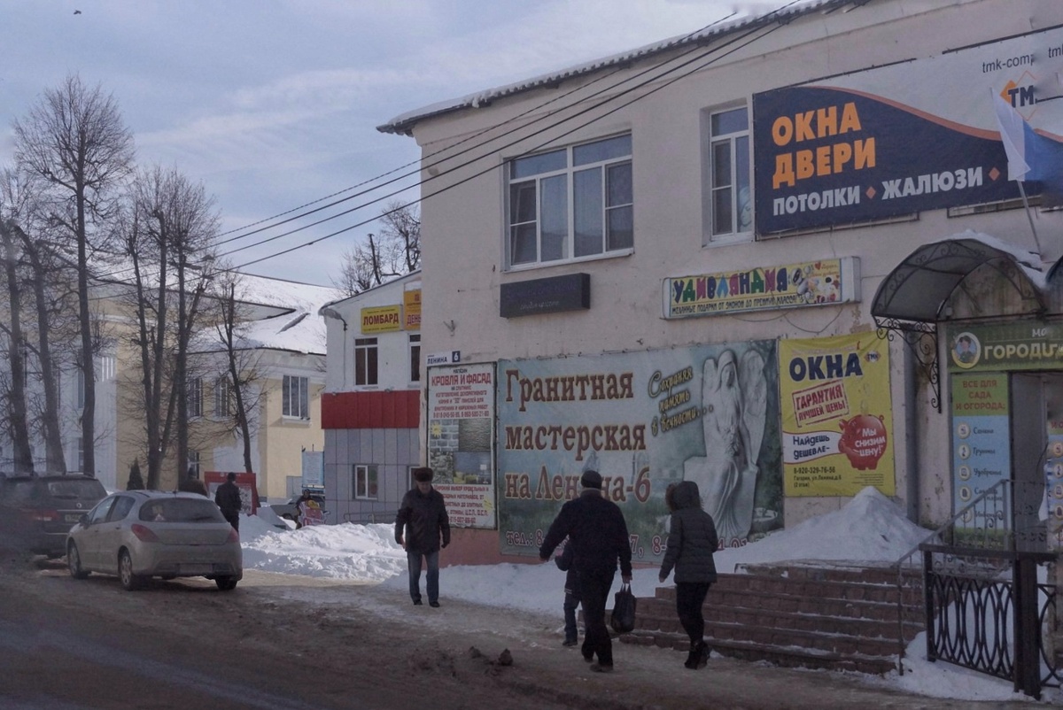 Адские вывески на улицах города как памятник чиновничьему равнодушию к родному городу.