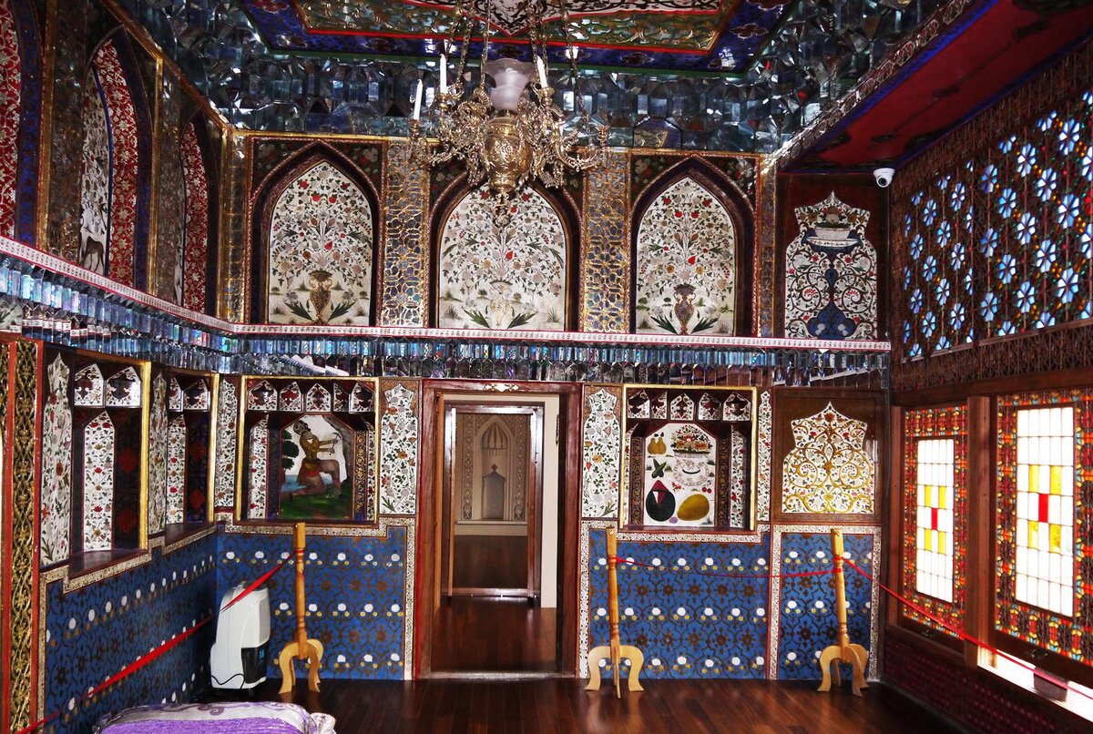 Дома Шекихановых в Шеки - на карте под цифрой 5.