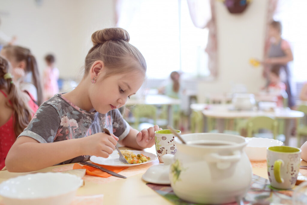 Обед в частной школе "Другая школа"