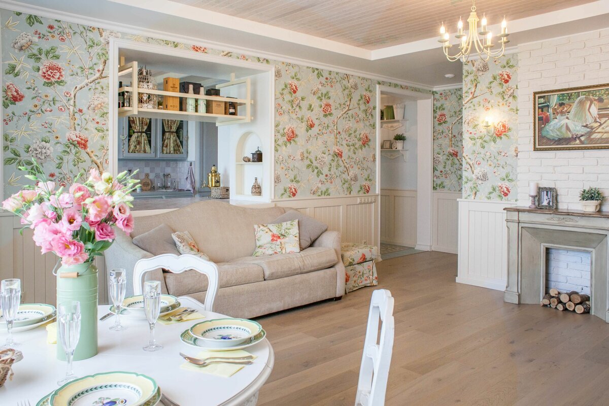 «Прованс» – один из самых популярных стилей для оформления домашнего интерьера, который сочетает в себе элементы классики и деревенского шика.