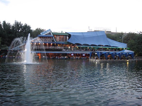 Кафе Поплавок, или Арагаст в Ереване. Источник https://www.tripadvisor.ru