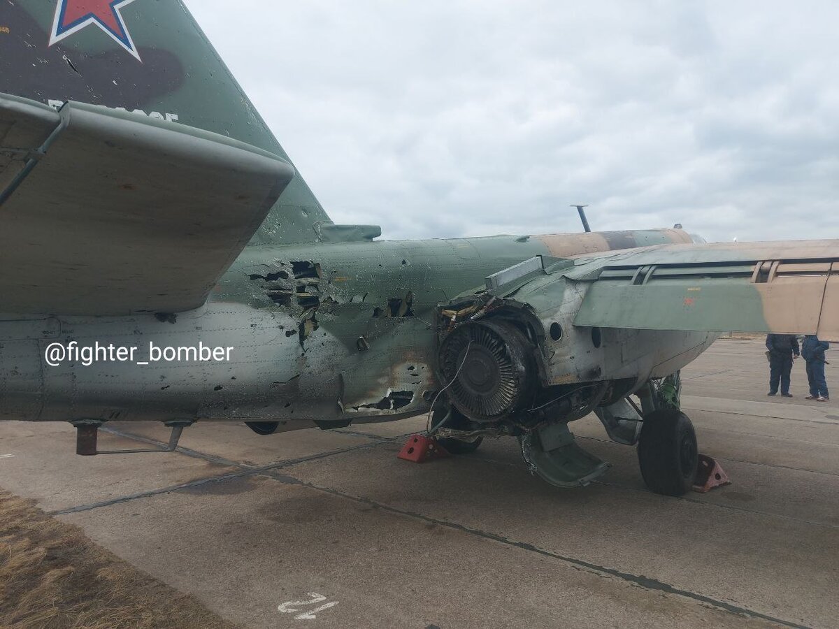 Российский СУ-25 посмеялся над выпущенной и попавшей в него ракетой ПЗРК.  Фото на аэродроме. | ✓ Пролив Сталина | Дзен