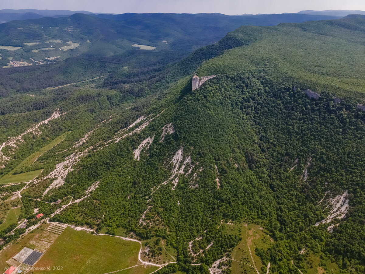 Что делают «космонавты» в горах Крыма? Главная загадка горы Бурун-Кая на  которую нет ответа | НЕ ФОТОГРАФ | Дзен