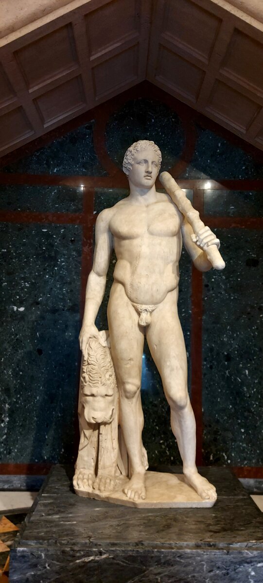 Геракл Лансдауна. Lansdowne Heracles — это адриановская римская скульптура в стиле Лисиппа. Фото из личного архива автора. 