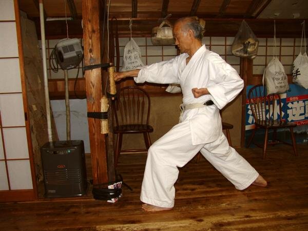 Наработка сокрушительных ударов на макиваре. Фото из открытых источников.