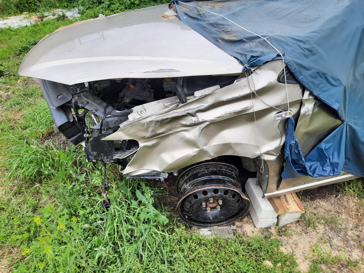 В объявлении выскочил битый Volkswagen Polo за 270 тысяч. Долго не думая, еду на осмотр и торгуюсь с продавцом